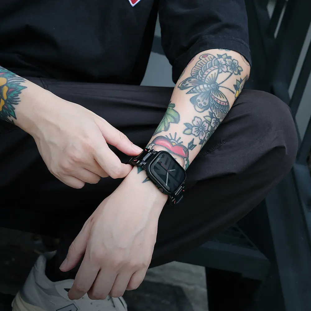Apple Watch 46 mm Sert Silikon Kasa ve Ekran Koruyucu - Skinarma Gado